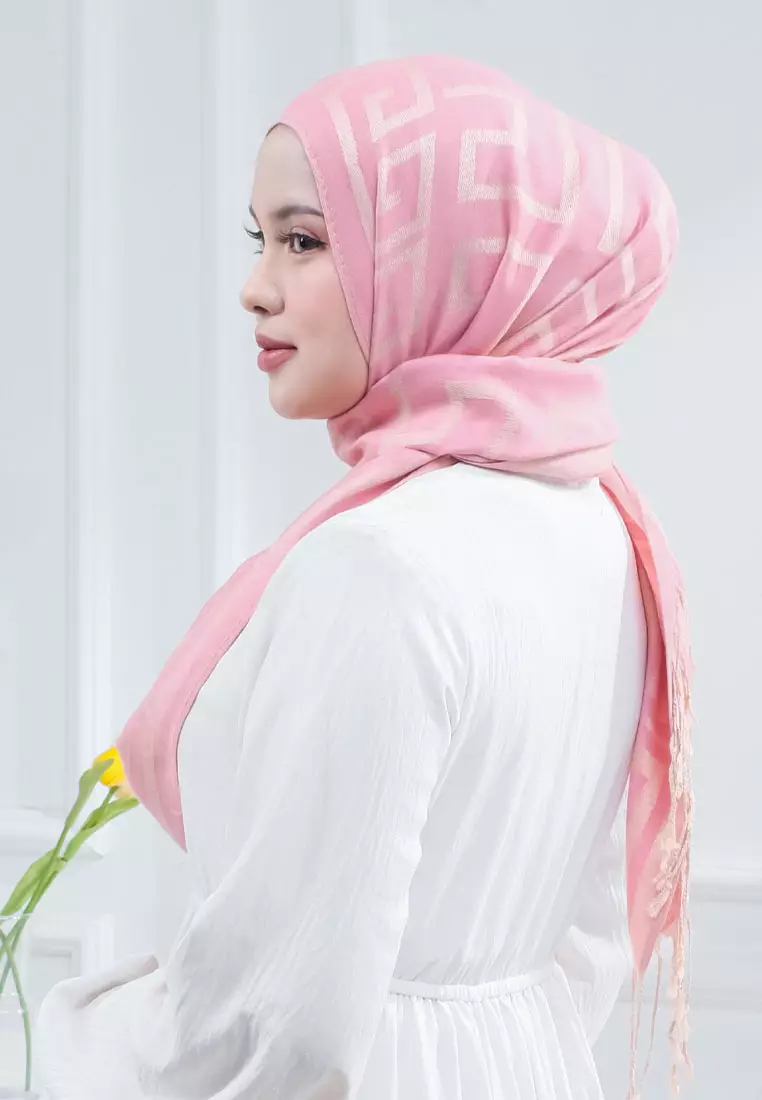 Hijab Pashmina Wanita Reversible Viscose Geometric Maze Pattern Pashmina Shawl Syal Wanita Radiant Rose Pink