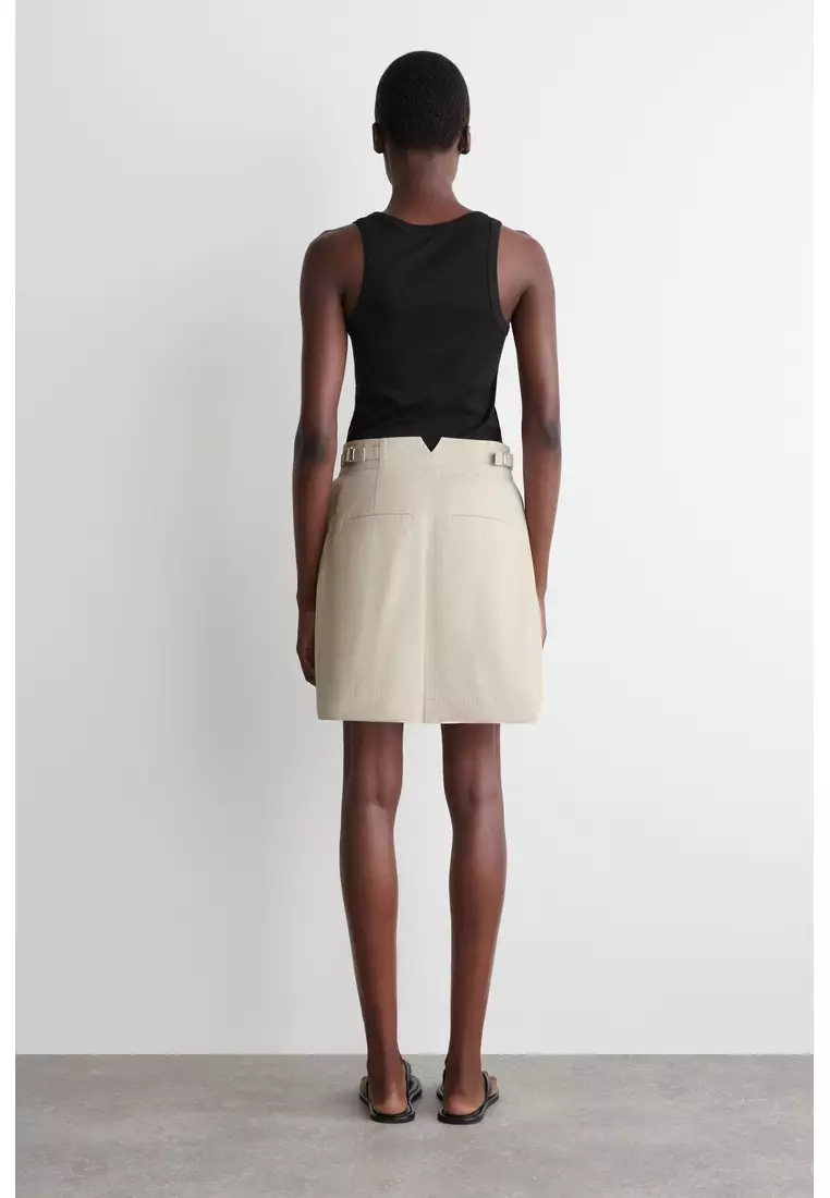 PLEATED BUCKLE-DETAIL MINI SKIRT