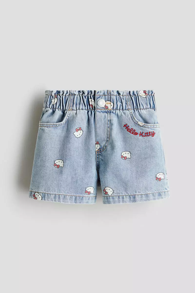 Loose-fit denim shorts