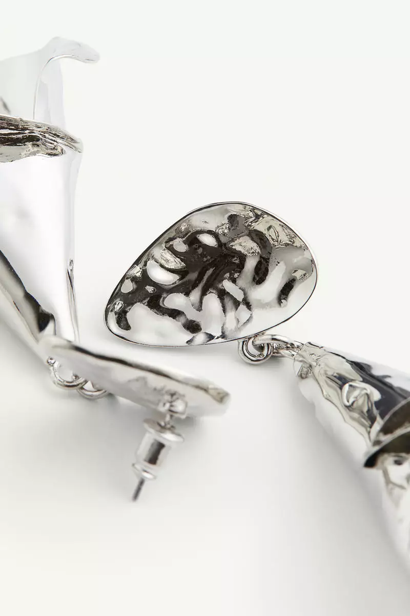 Petal-pendant earrings