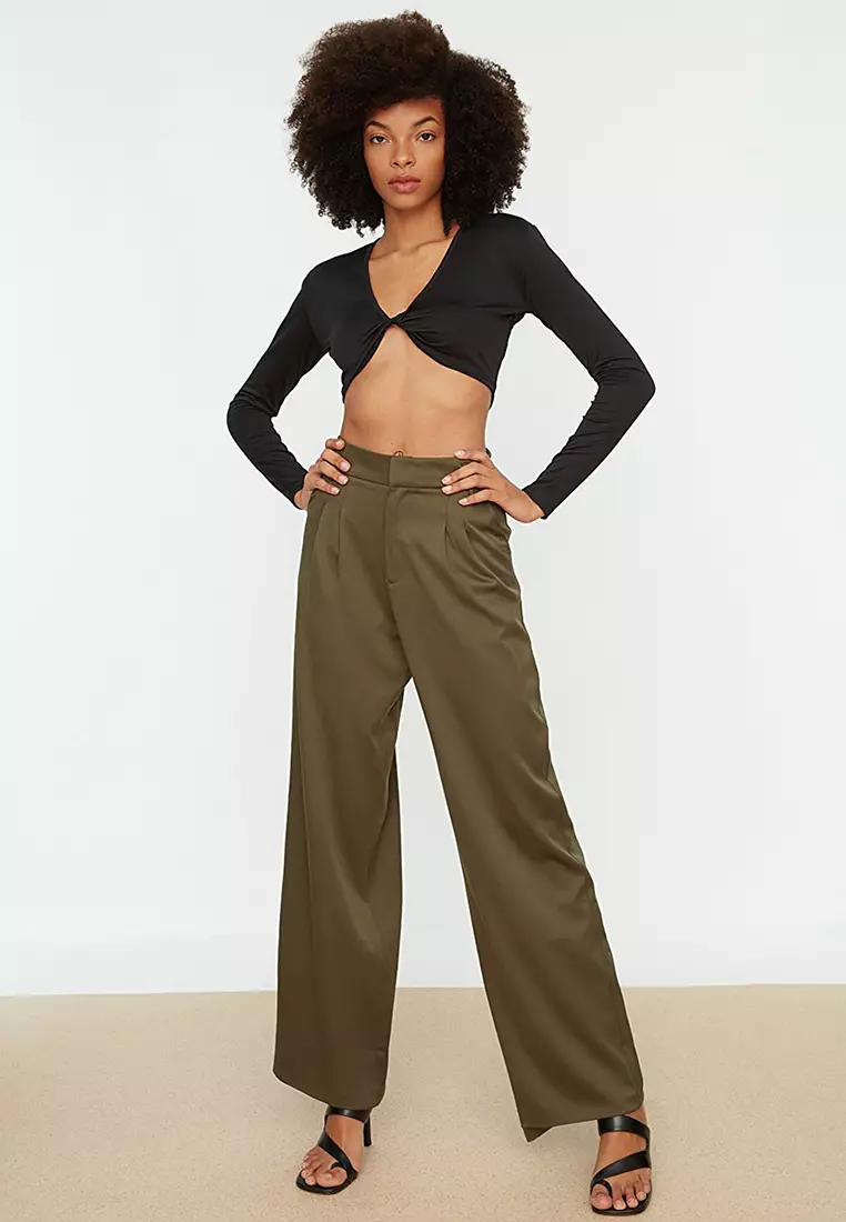Twist Detail Crop Knitted Top