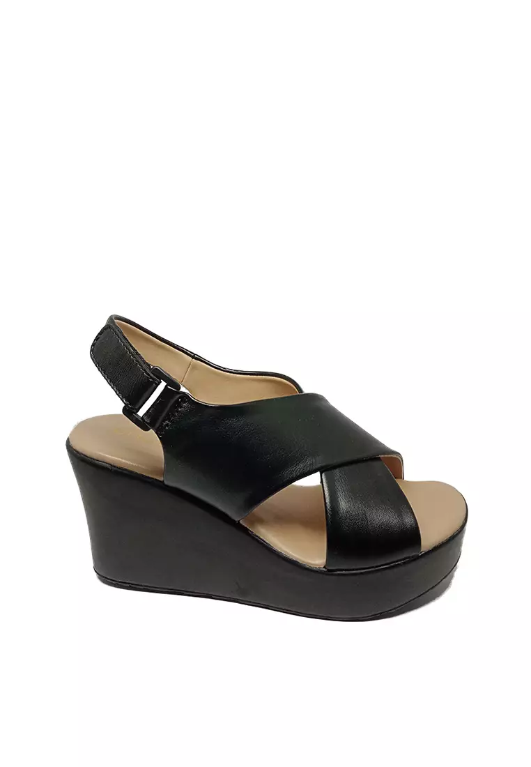 Discount on Otto  shoes - SKU: Kadi Cross Strap Wedge Sandals