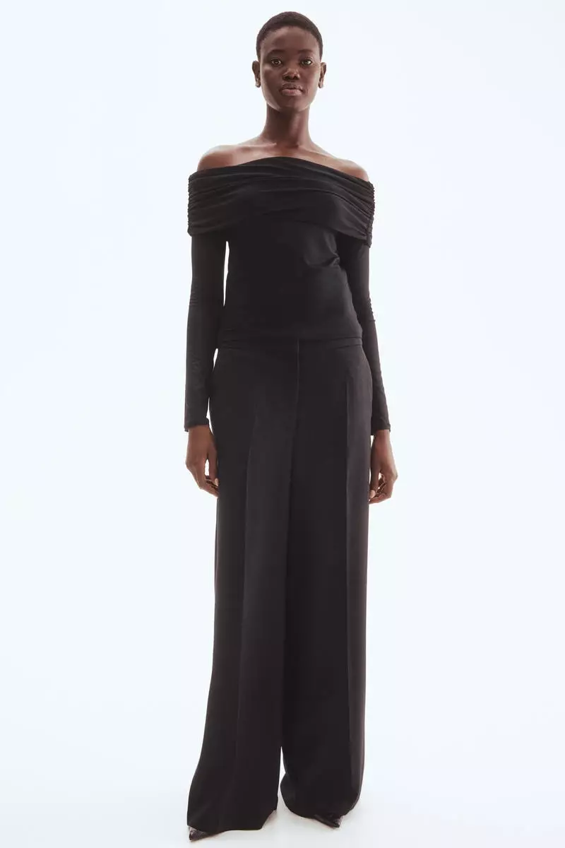 Off-the-shoulder top