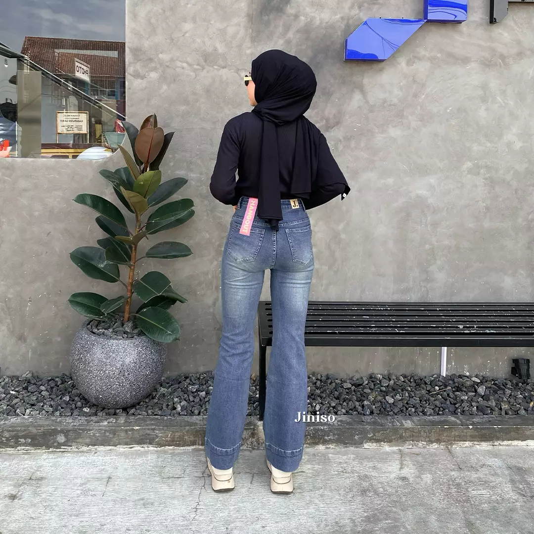 Ultra Highwaist Cutbray Stretch Jeans 648 HANGOUT