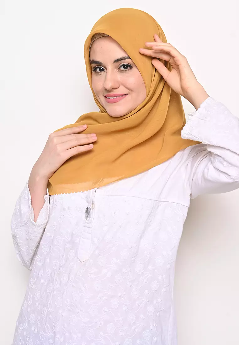 Hijab Segi Empat Voal Superfine Jahit Tepi Gold