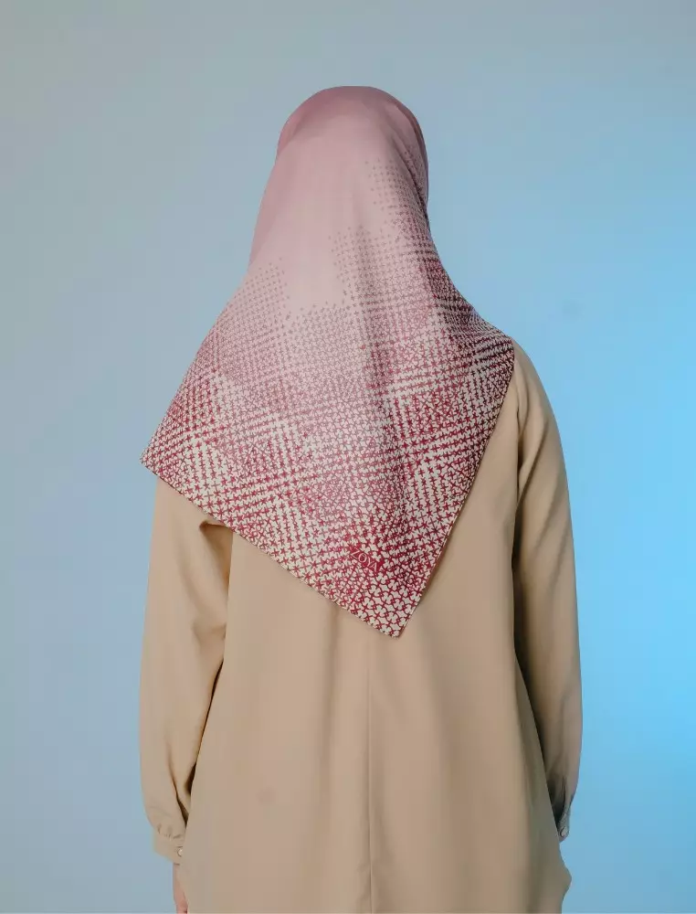 AUZORA Scarf Maroon - Kerudung Hijab Segiempat Motif With Pouch Ziplock - Bahan Poly Fine - Ukuran 110x110
