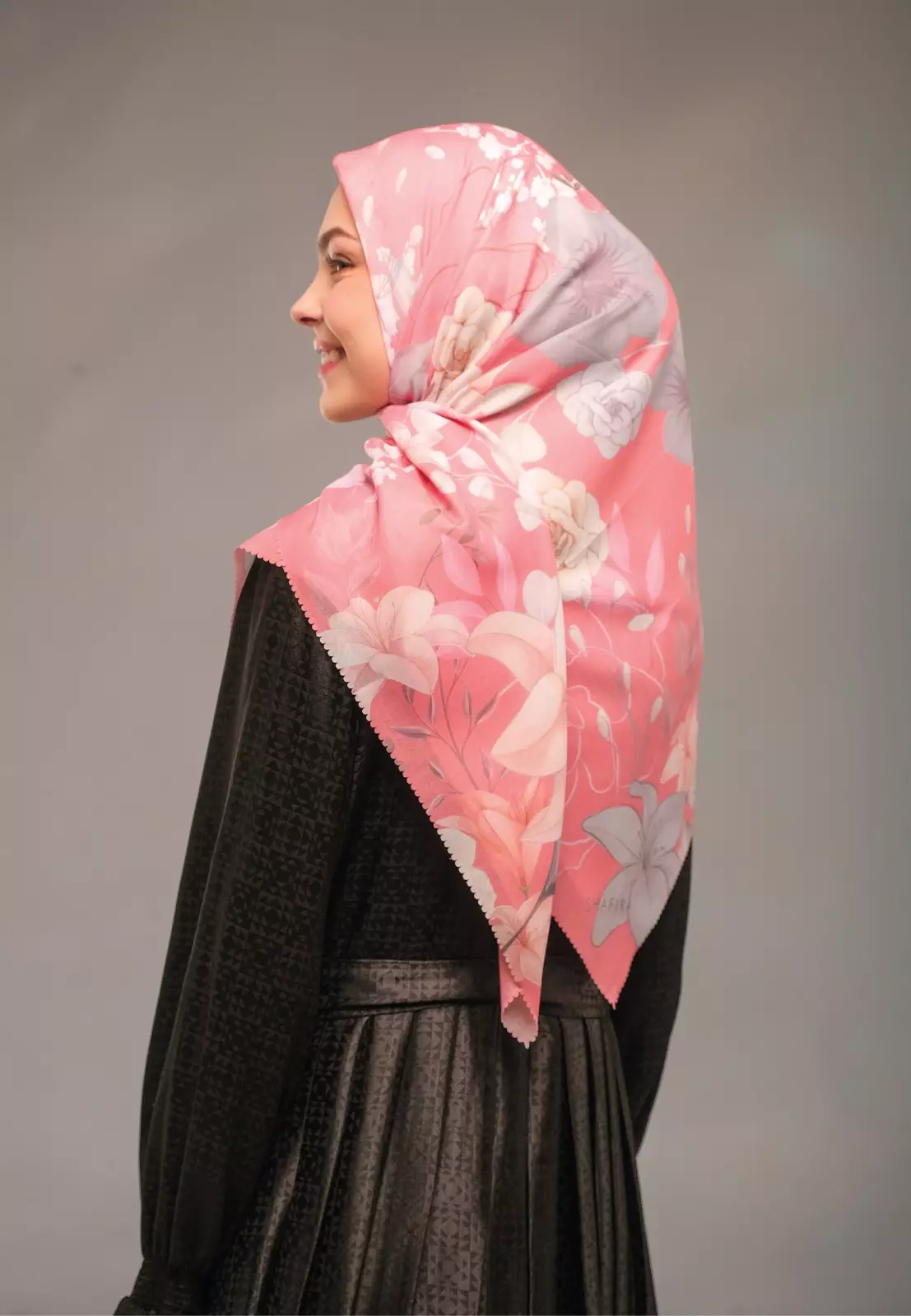 Izara Printed Scarf Pink | Hijab Segi Empat Motif