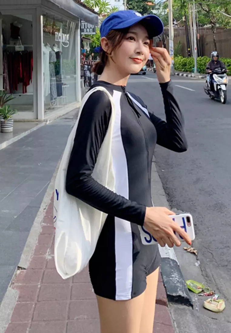 Gather Conservative Black And White Stitching One-Piece Swimsuit A21071404