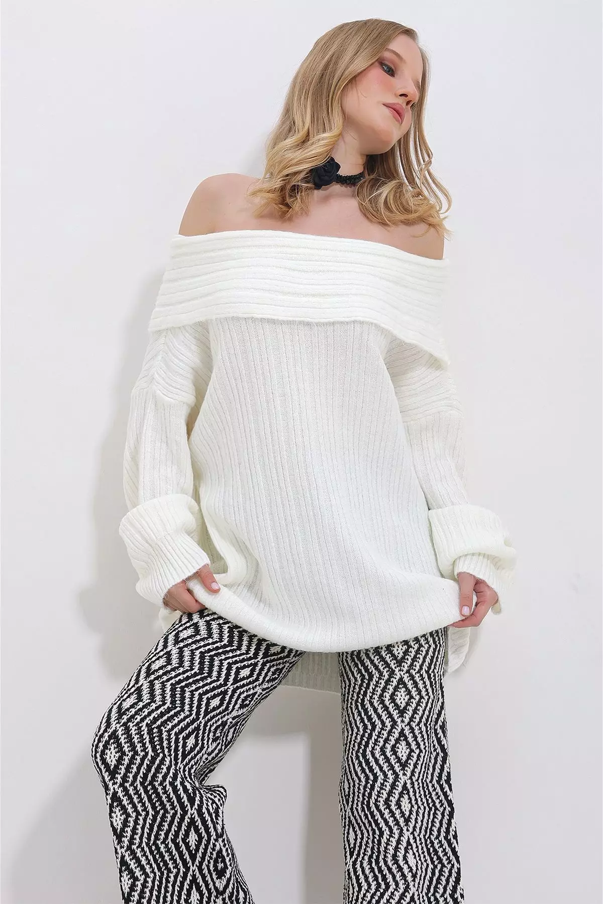Madonna Collar Oversize Sweatshirt