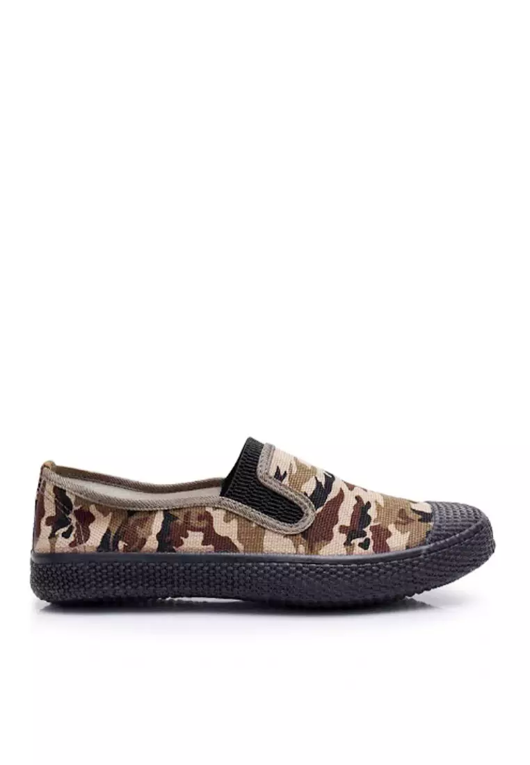 Mens camo hotsell slip on shoes