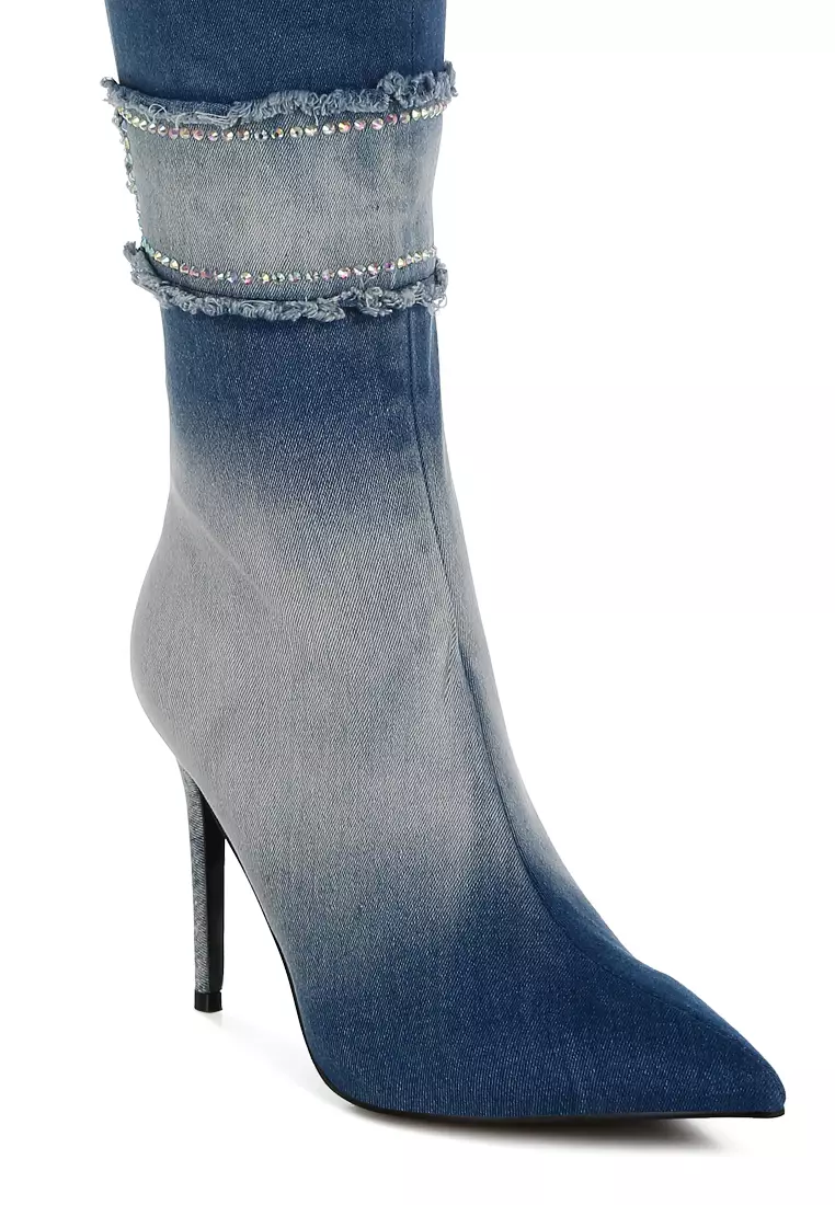 Sepatu bot denim selutut dengan berlian imitasi berwarna biru tua