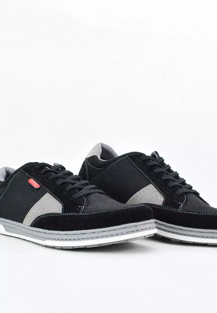 Sepatu Sneakers Tali Pria Thomas