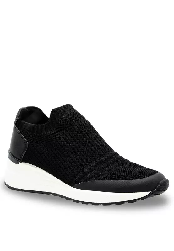 Fly Knit Comfort Lifestyle Sneakers