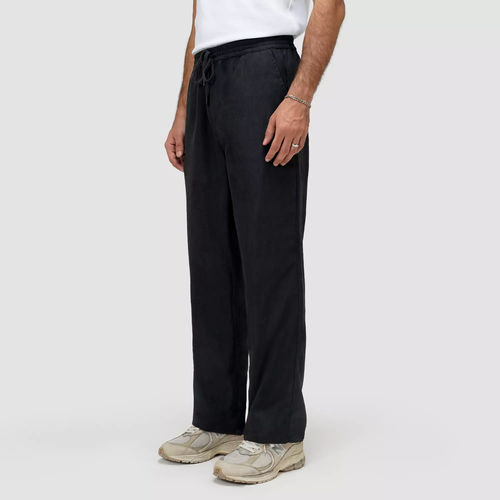 CELCIUS Straight Trouser Corduray Pique L03000713C Hitam