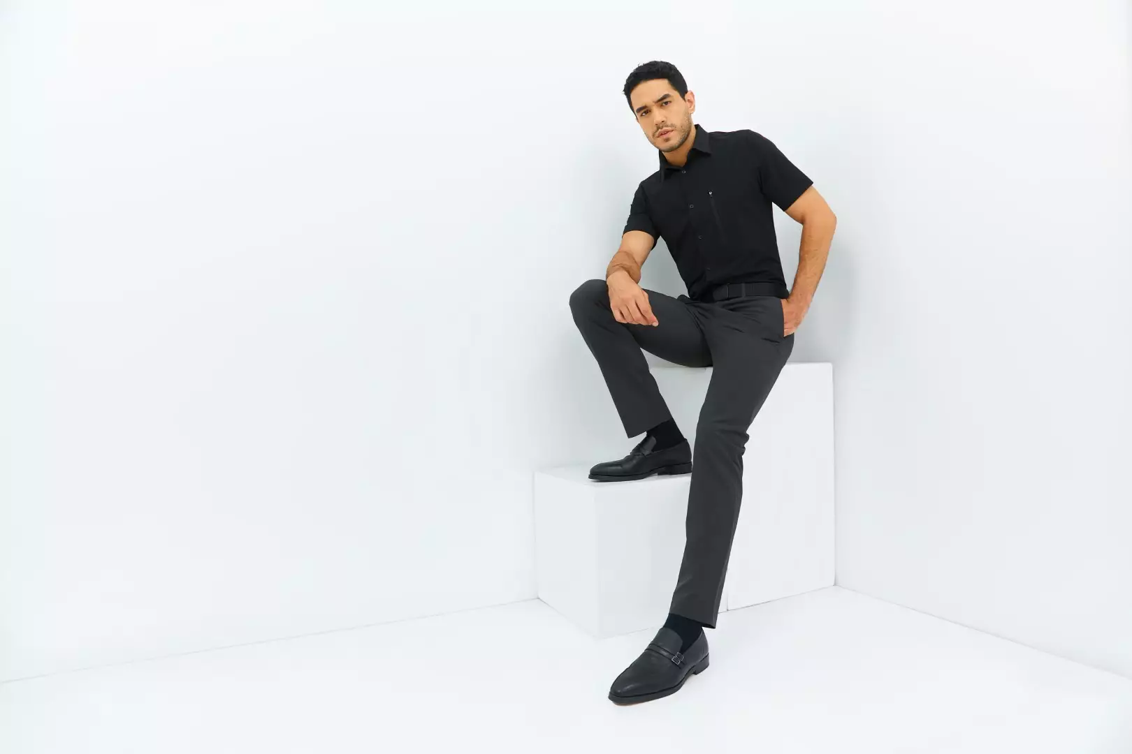 Jobb Rockton Kemeja Pria Lengan Pendek Slim Fit Hitam