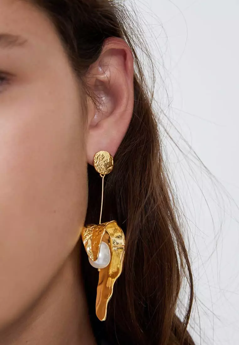 Geometric Irregular C Shape Pearl Pendant Earrings A21032406