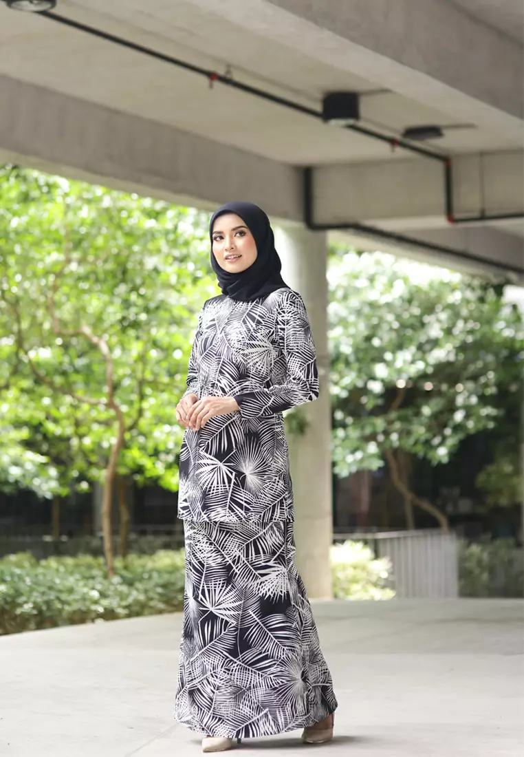 Rina Printed Kurung Black Leaf Flower