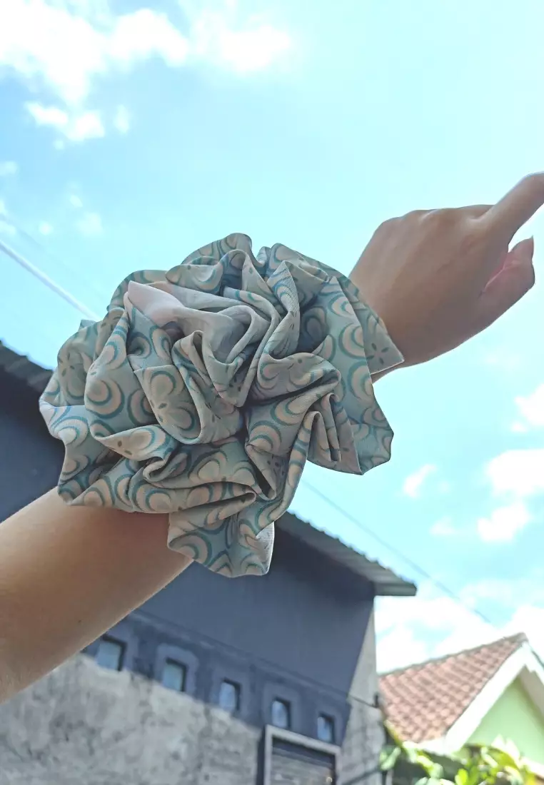 Scrunchie Flower Motif