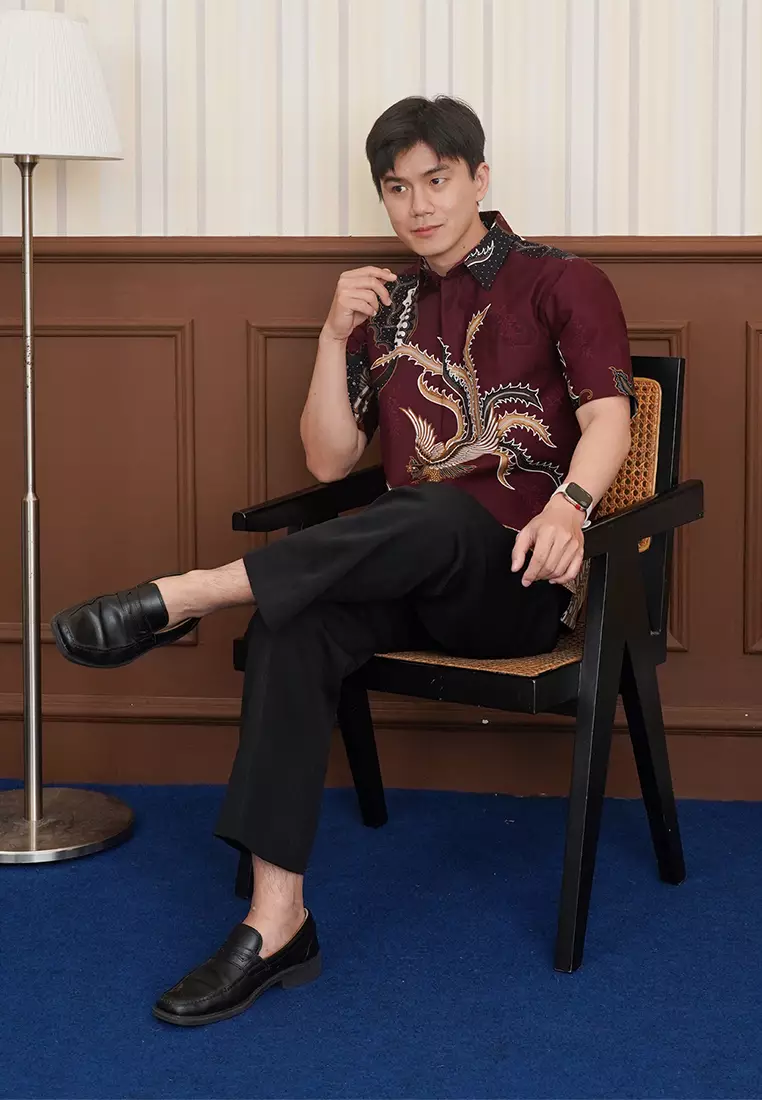 Enzy Batik Essential Kemeja Batik Pria Lengan Pendek Adinata - Burgundy