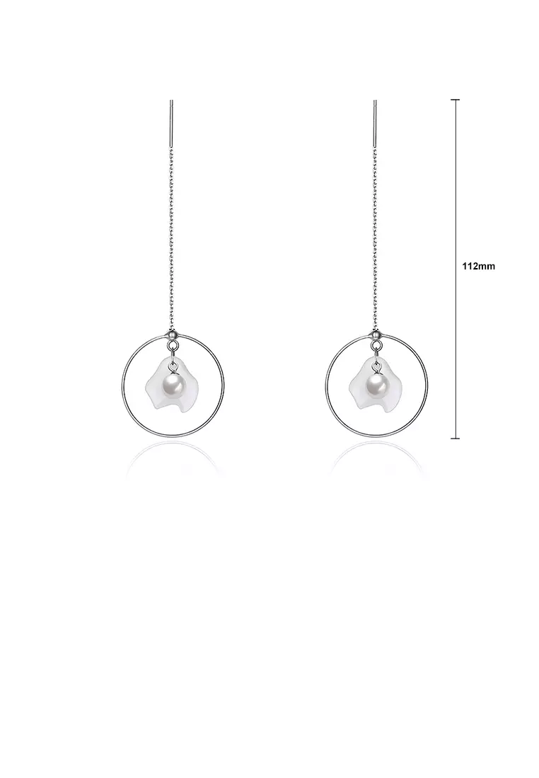 White shell outlet earrings