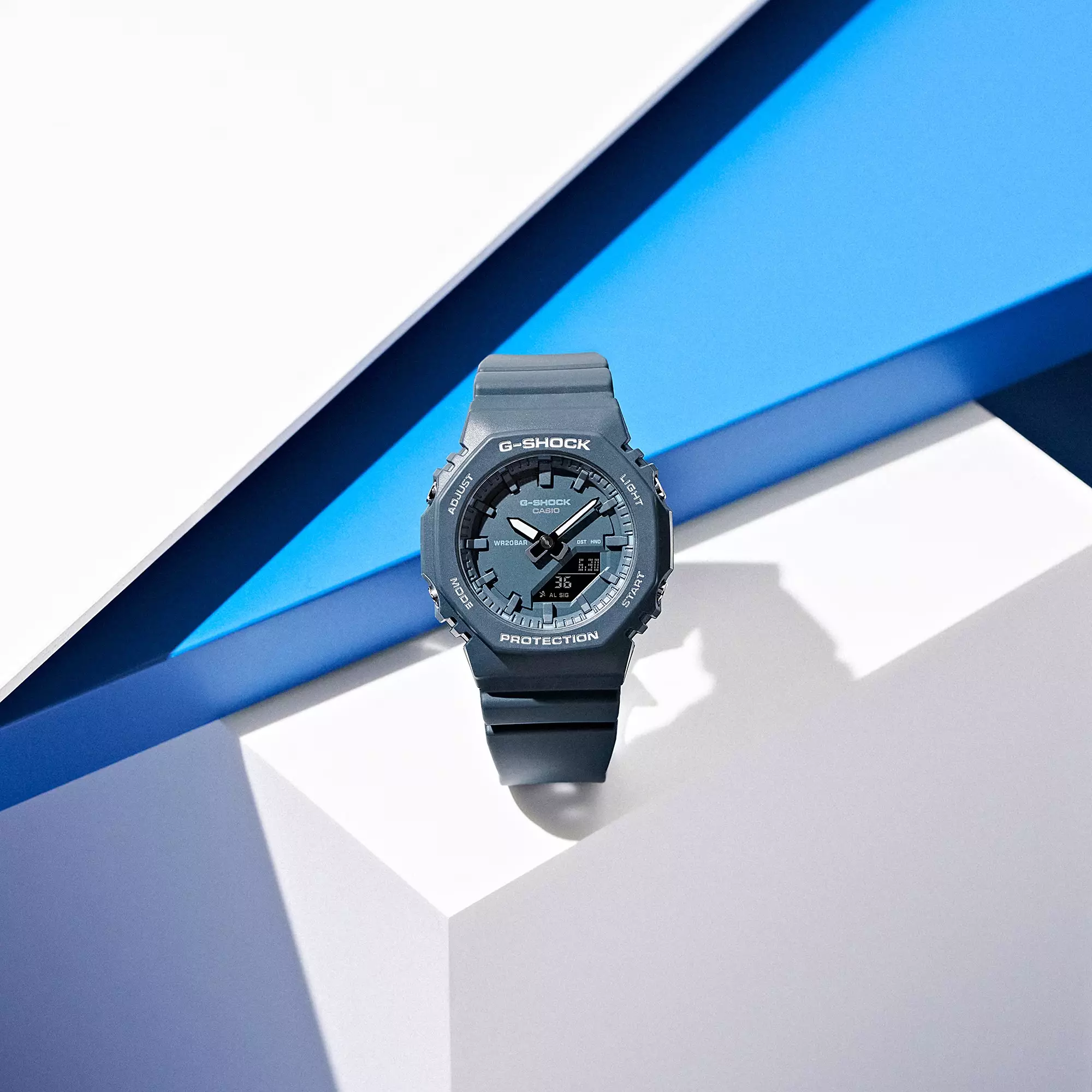 Casio G-SHOCK Jam Tangan Wanita dengan format Analog Digital GMA-P2100BA-2ADR