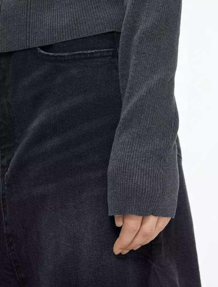 Long-sleeved pullover sweater