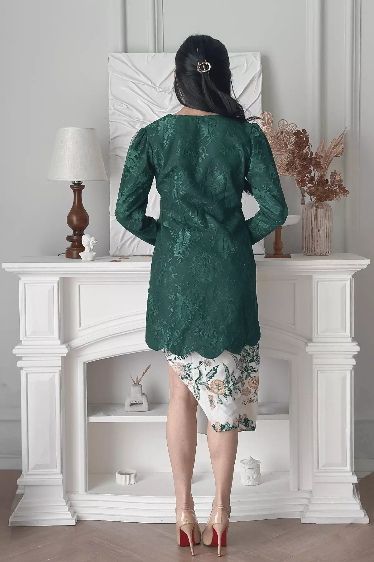 Danur Ayu Scallop Emerald Kebaya