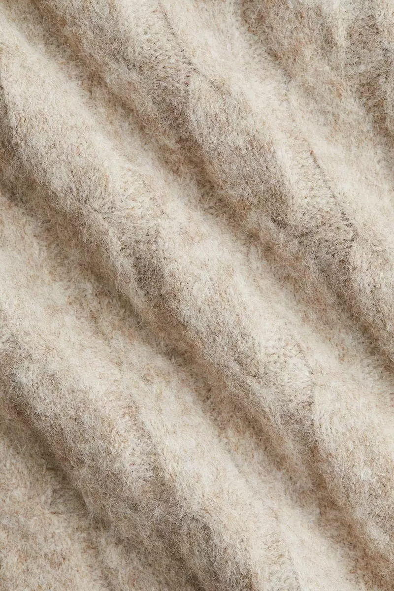 Cable-knit jumper