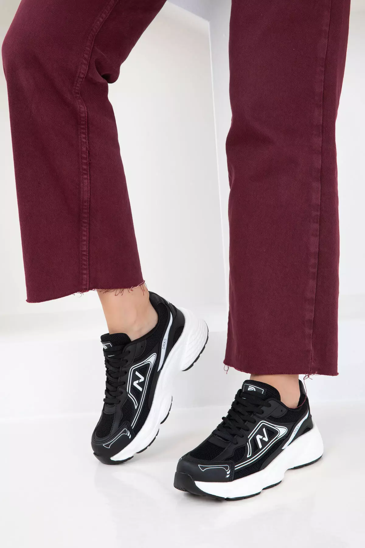 Black-White Women's Sneaker 20762