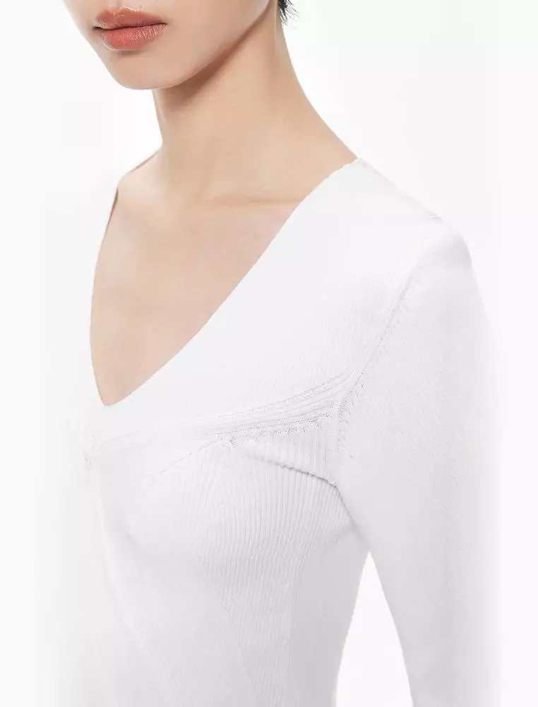 Long-sleeved pullover sweater