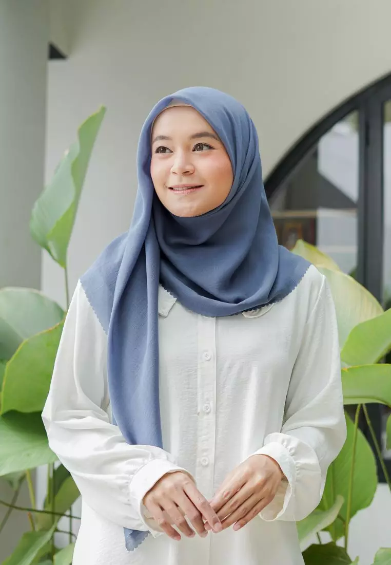 Hijab Segi Empat Voal Gucci Lasercut Denim