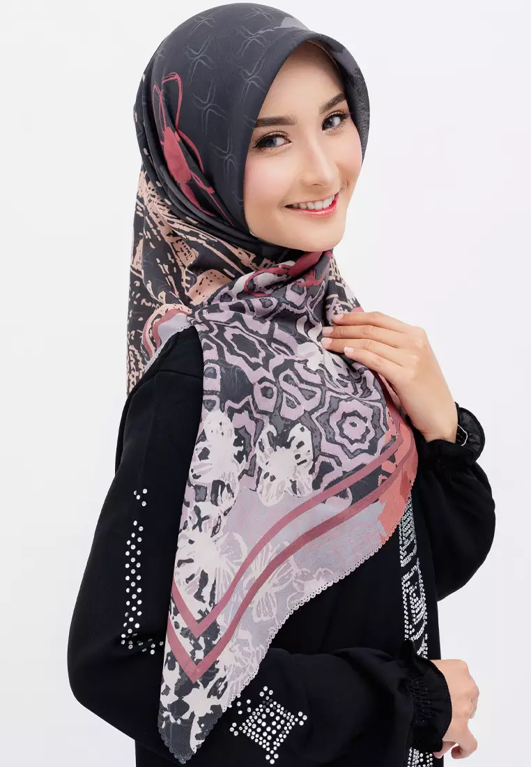 Berkah Signature Square Voile Scarf Hijab Premium Wanita Black Peach