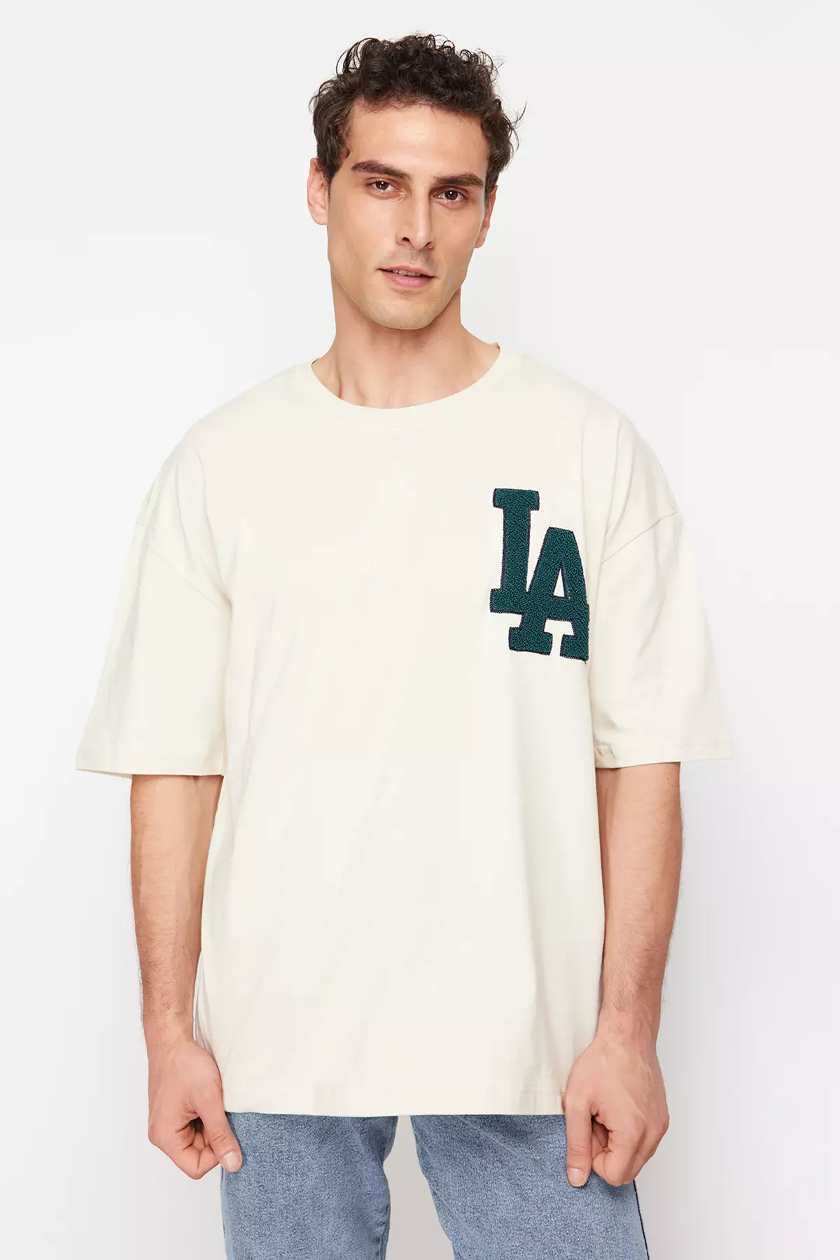 Crew Neck Embroidery T-Shirt