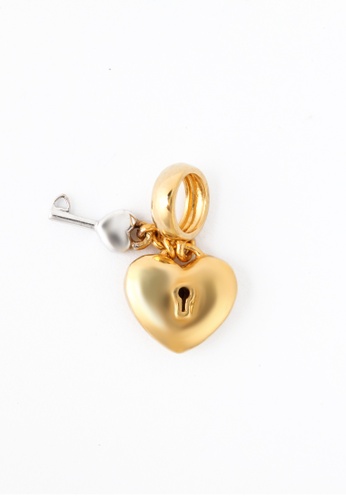 TOMEI gold [TOMEI Online Exclusive] Love Lock & Heart Key Charm, Yellow Gold 916 (TM-YG0449P-2C) (1.99G) 8C92AAC99B0DC6GS_1