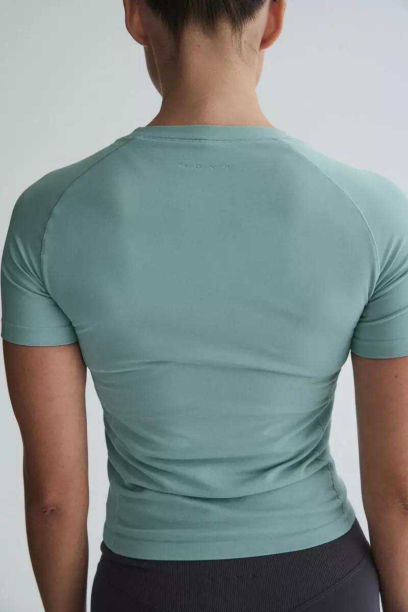 Seamless Slim Fit Sports T-shirt with DryMove™