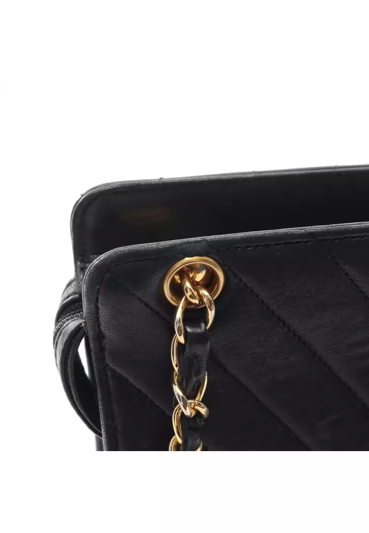 Buy Chanel Pre-loved CHANEL Chevron V-stitch chain shoulder bag lambskin black  gold hardware vintage Online