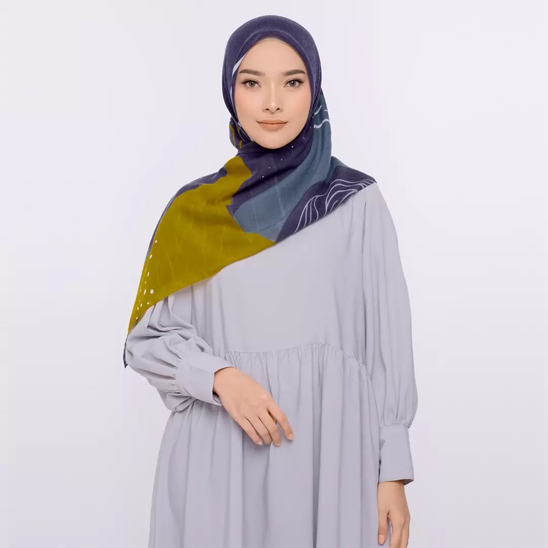 ZM Zaskia Mecca - Maura Purple Scarf Kerudung Segi Empat