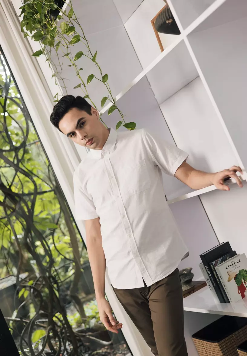 RBJ Kemeja Polos Cotton Putih Slim Fit Pria