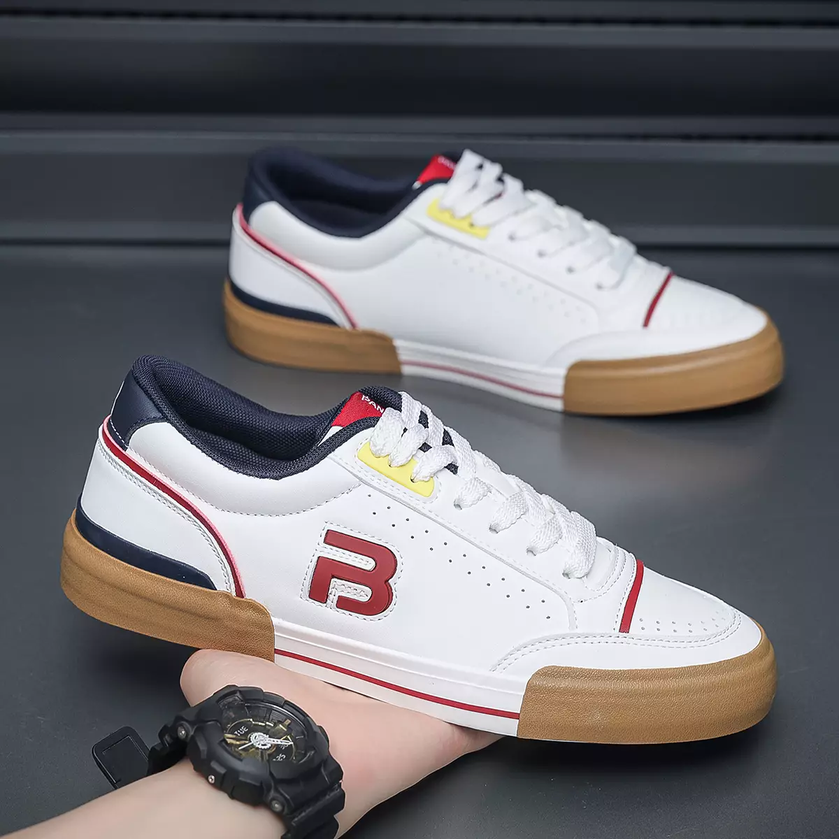 Sneakers Pria Casual Traveling Jalan Santai Sepatu Cowok Trendy Kekinian Modis TH2401
