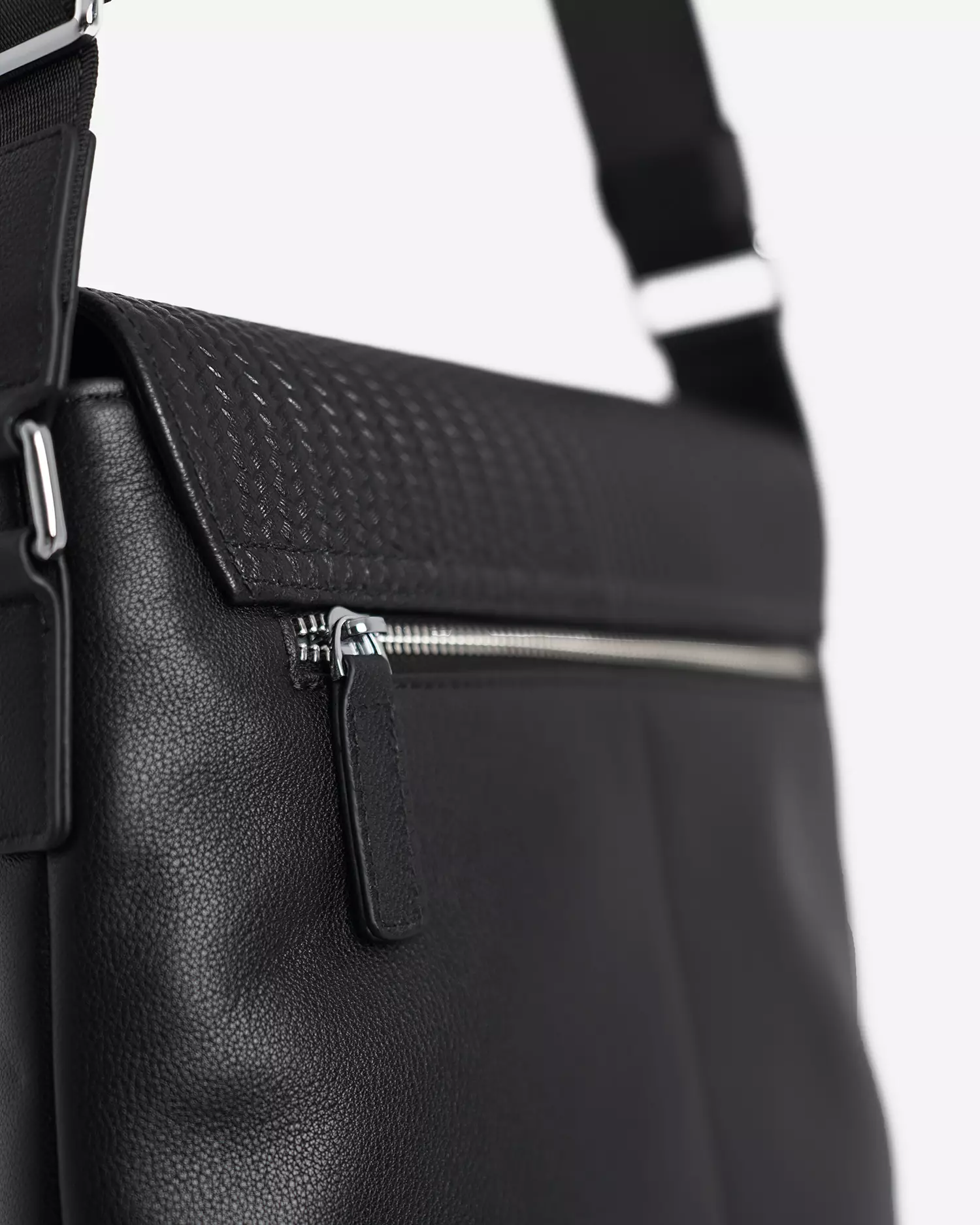 Buccheri George Sling Bag Men Black