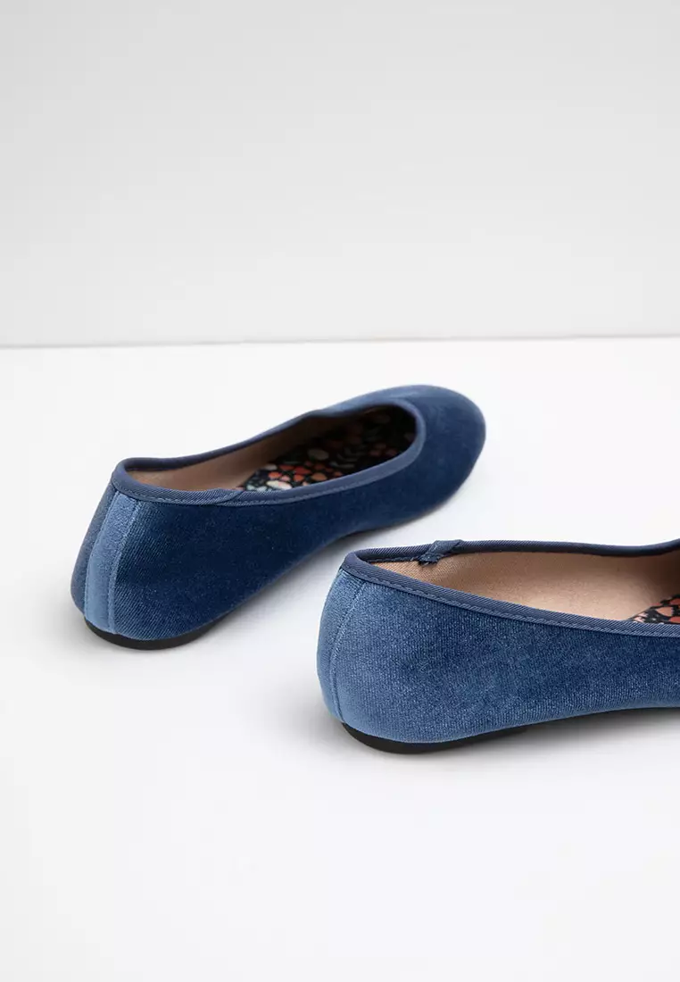 Sofia Mawika Velvet Flat Blue