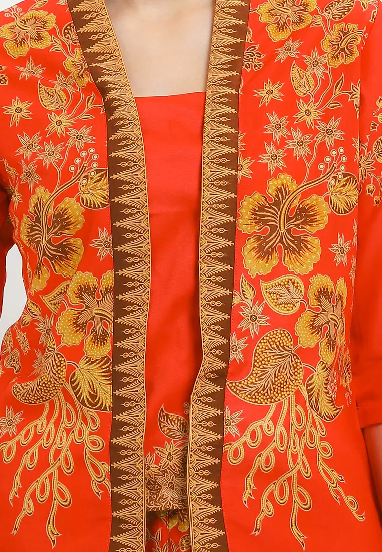 Kebaya Batik Classic Regular 3/4-Length Sleeves