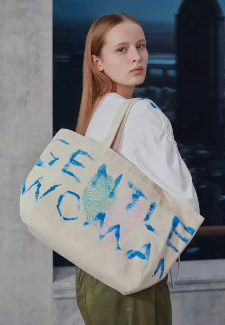 Dab In The Middle Tote Bag