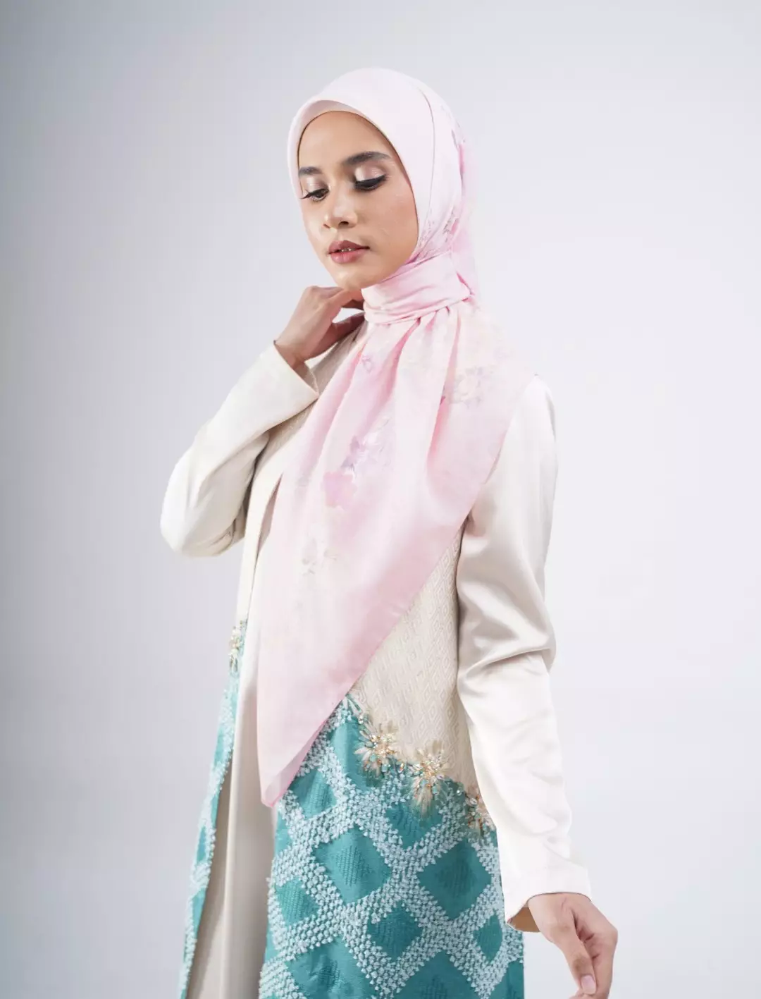 Niomy Printed Scarf Light Pink | Hijab Kerudung Segi Empat Motif