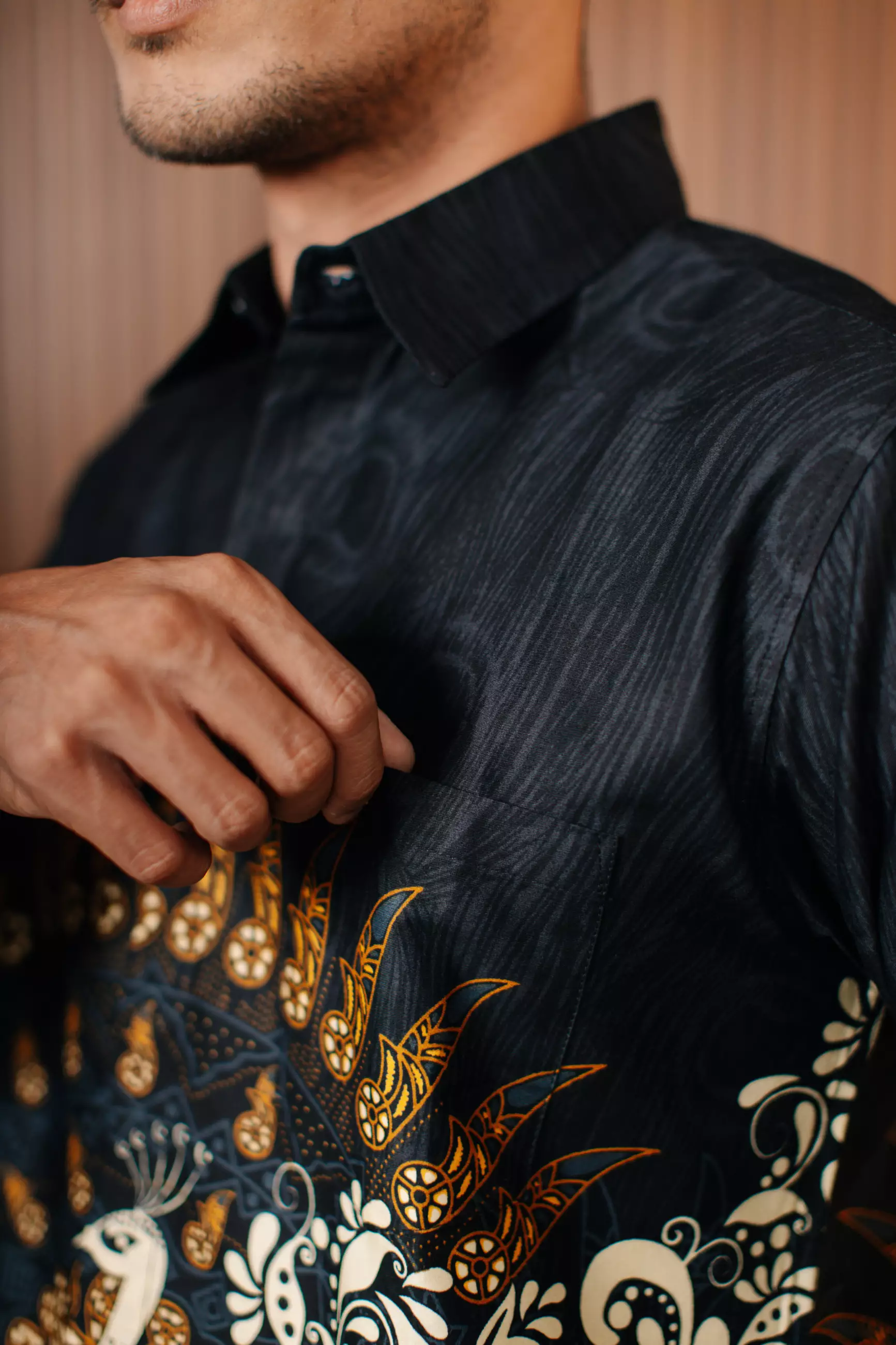 Adyatma Kalandra Black Kemeja Batik Slim Fit Pria Lengan Panjang Katun