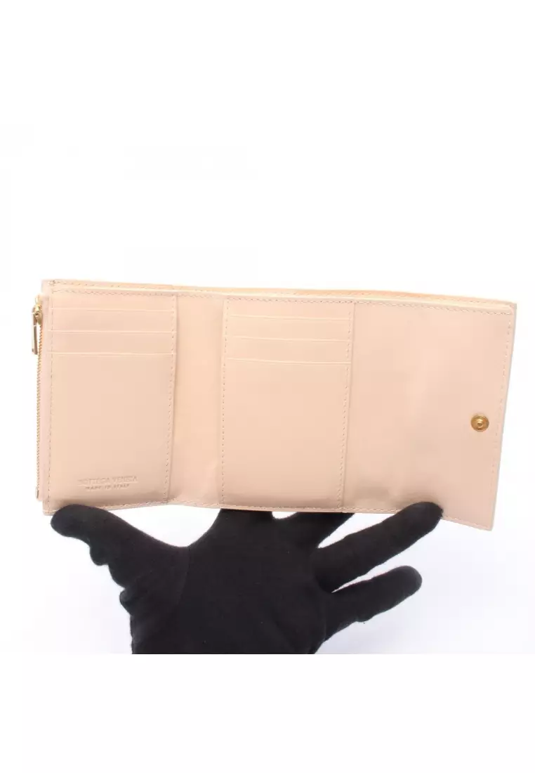 Pre-Loved BOTTEGA VENETA cassette maxi intrecciato Small trifold wallet leather Light pink