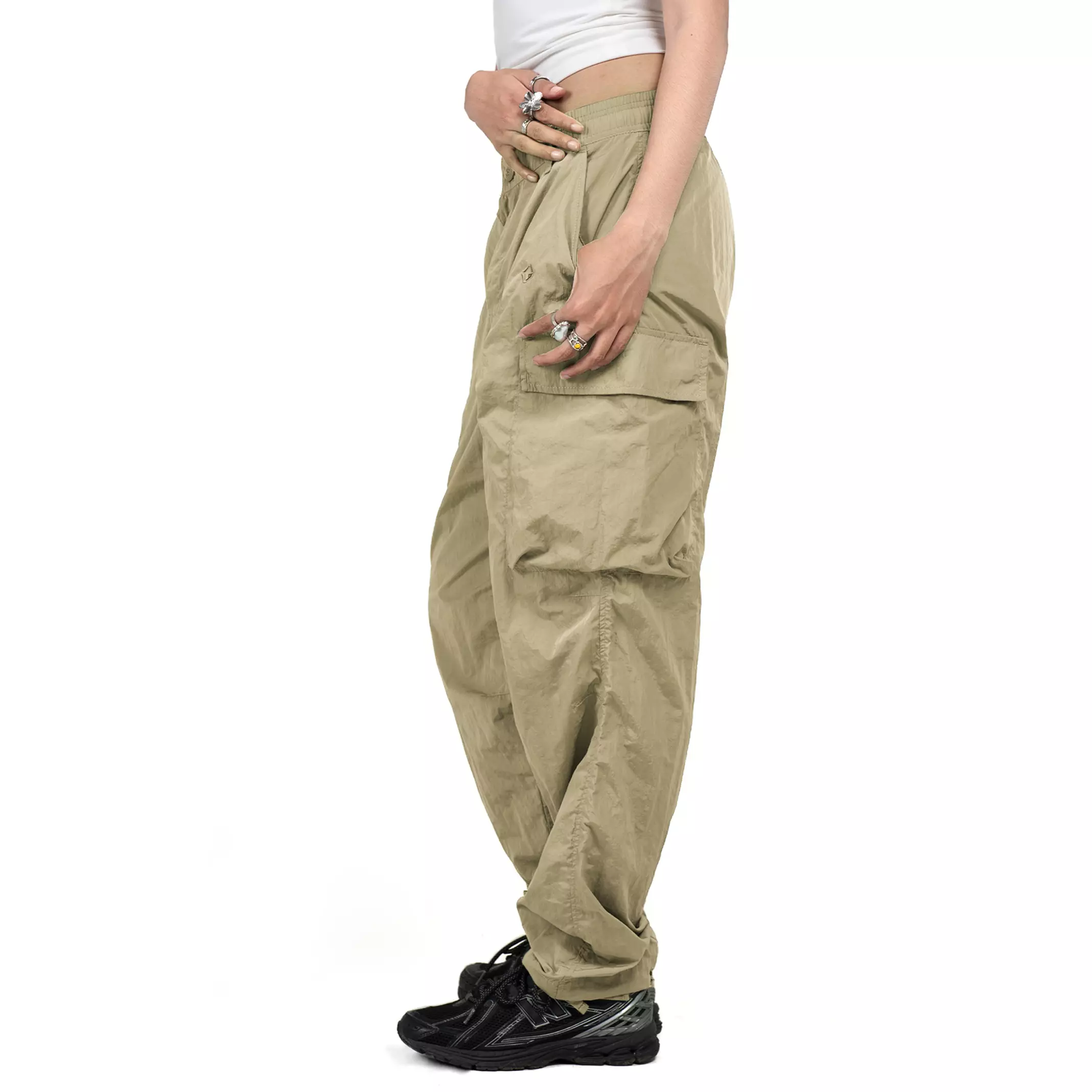 Gloaming Celana Panjang Cargo Parasut Crinkle Cream Unisex