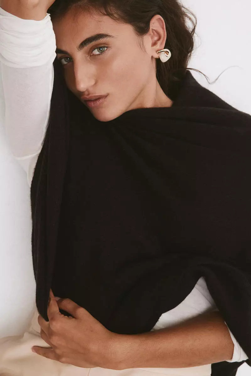 Fine-knit cashmere-blend cape