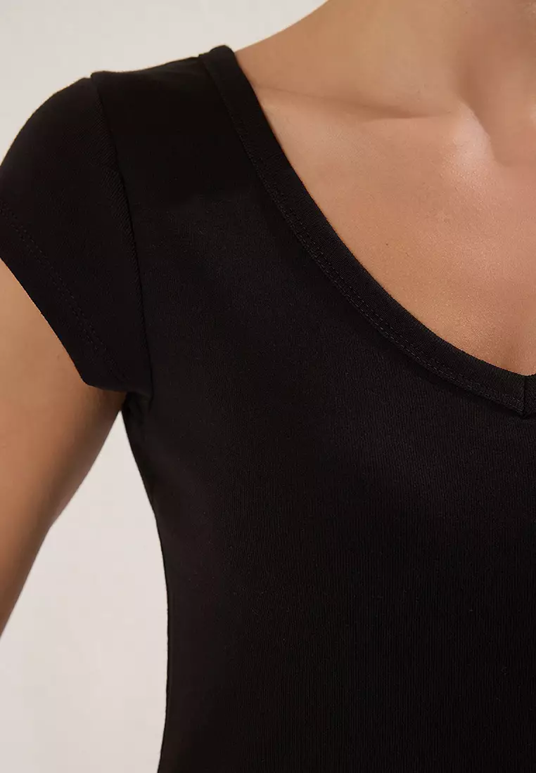 Black V-Neck Fitted/Body-Sitting Knitted Blouse Twoss25Bz00208