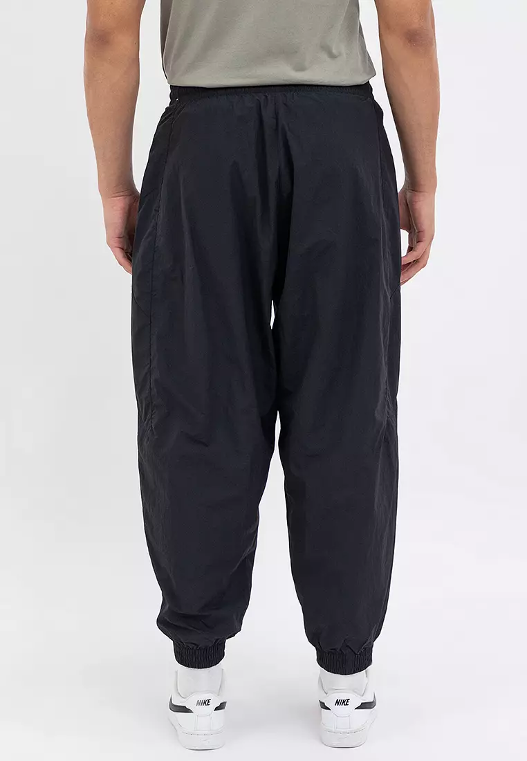 ★★Nike★★ Club Oversized Woven Track Pants M Black White Nike Club Woven Track Pants OS | Foot Locker Canada